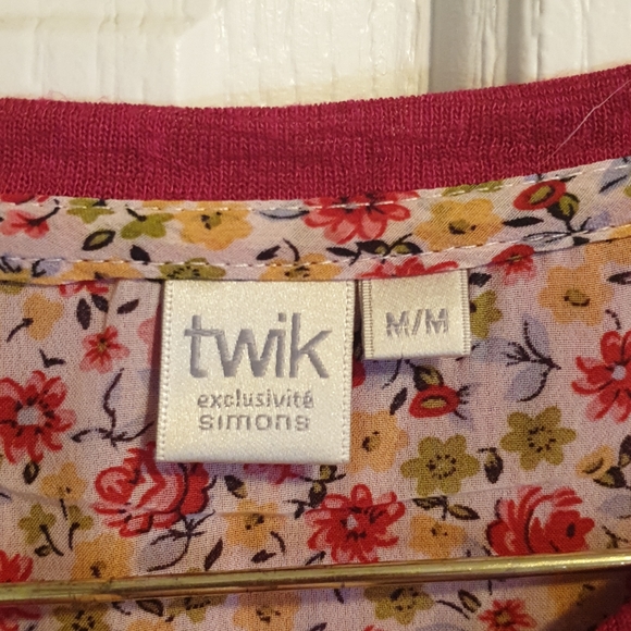 🦋 3 for $20 》Twik long sleeved shirt - Picture 2 of 5